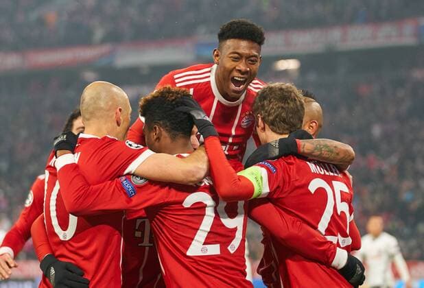 Kingsley COMAN, FCB 29 Torjubel, Jubel nach dem Tor zum 2-0 mit Arturo VIDAL, FCB 23 Arjen ROBBEN, FCB 10 Robert LEWANDOWSKI, FCB 9 David ALABA, FCB 27 Thomas MUELLER, MÜLLER, FCB 25 FC BAYERN MUENCHEN - BESIKTAS ISTANBUL Achtelfinale Hinspiel, Fussball UEFA Champions League, Muenchen, 20.02.2018 CL Saison 2017 2018, FCB,