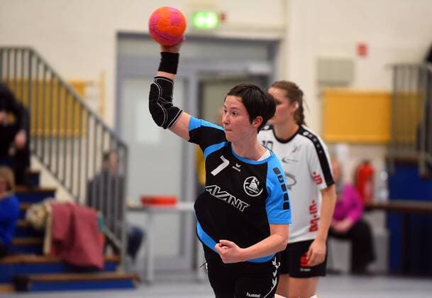 20.02.2018, xpsx, Handball Frauen Bezirksoberliga, HSG Hanau - HSG Dietzenbach v.l. Sonja Zellner (Dietzenbach) Hanau Hessen Deutschland