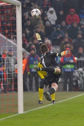 Munich, Germany 20.02.2018, UEFA Champions League - 2017 18 Season, round of last sixteen, Achtelfinale, FC Bayern Muenchen - Besiktas Istanbul, goalkeeper Fabri (Besiktas) in Aktion ( DeFodi527