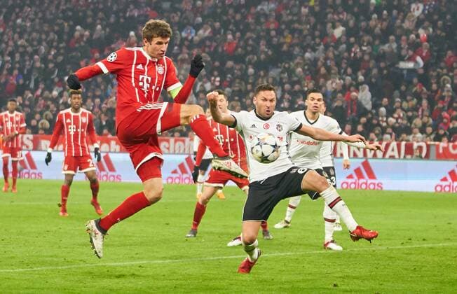 Thomas MUELLER, MÜLLER, FCB 25 Torschuss, schiesst das Tor zum 3-0 FC BAYERN MUENCHEN - BESIKTAS ISTANBUL Achtelfinale Hinspiel, Fussball UEFA Champions League, Muenchen, 20.02.2018 CL Saison 2017 2018, FCB,