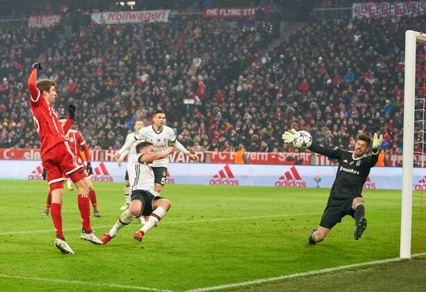 Bilder des Tages - SPORT Thomas MUELLER, MÜLLER, FCB 25 Torschuss, schiesst das Tor zum 3-0 FC BAYERN MUENCHEN - BESIKTAS ISTANBUL Achtelfinale Hinspiel, Fussball UEFA Champions League, Muenchen, 20.02.2018 CL Saison 2017 2018, FCB,