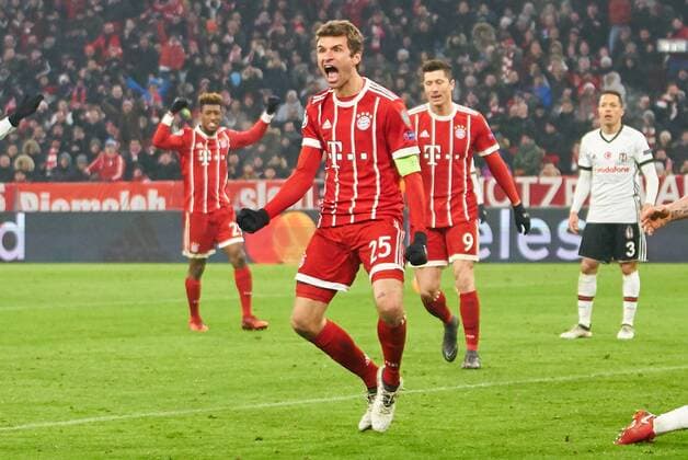 Thomas MUELLER, MÜLLER, FCB 25 Torschuss, schiesst das Tor zum 3-0 Torjubel, Jubel nach dem Tor Jubel, jubeln, jubelt, Freude, Emotionen, Feiern, Lachen, jubelt, freuen, reisst die Arme hoch, ballt die Faust FC BAYERN MUENCHEN - BESIKTAS ISTANBUL Achtelfinale Hinspiel, Fussball UEFA Champions League, Muenchen, 20.02.2018 CL Saison 2017 2018, FCB,