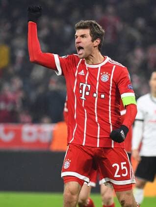20.02.2018, xjhx, Fussball Champions League, FC Bayern Muenchen - Besiktas Istanbul, emspor, v.l. Thomas Mueller (FC Bayern Muenchen) celebrate the goal, Torjubel zum 3:0 Muenchen
