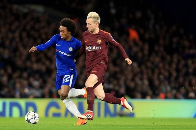 20th February 2018, Stamford Bridge, London, England; UEFA Champions League football, round of 16, 1st leg, Chelsea versus FC Barcelona Barca Willian of Chelsea takes on Ivan Rakiti& x107; of Barcelona  ActionPlus11990620
