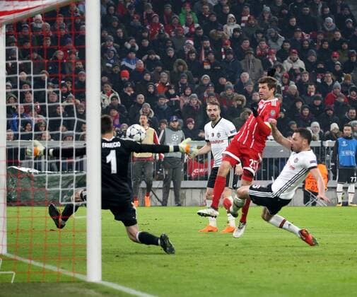GER, UEFA CL, FC Bayern München (GER) vs Besiktas Istanbul (TR) 20.02.2018, Allianz Arena, München, GER, UEFA CL, FC Bayern München (GER) vs Besiktas Istanbul (TR) , im Bild Thomas Müller (München) erzielt das Tor zum 3:0