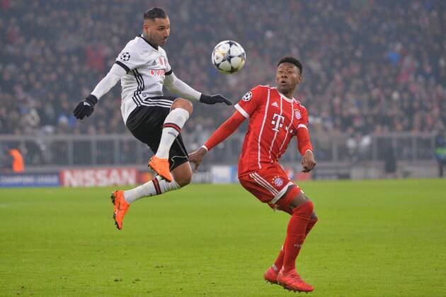 Munich, Germany 20.02.2018, UEFA Champions League - 2017 18 Season, round of last sixteen, Achtelfinale, FC Bayern Muenchen - Besiktas Istanbul, Ricardo Quaresma (Besiktas) und David Alaba (FCB) im Zweikampf ( DeFodi527