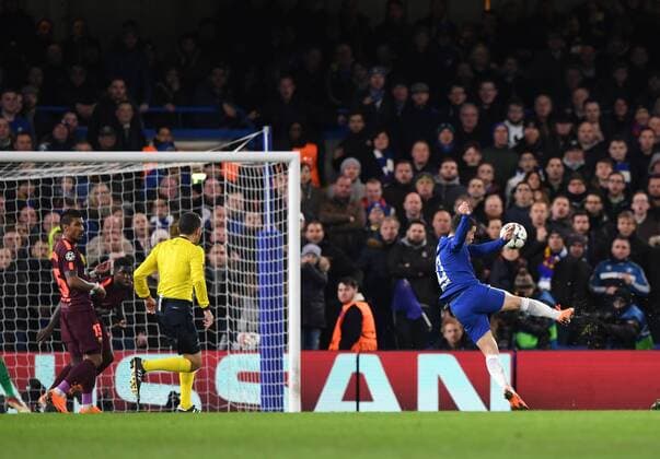 Chelsea v FC Barcelona Barca UEFA Champions League Eden Hazard of Chelsea with shot just over during the UEFA Champions League match at Stamford Bridge, London Content Not Available For UK Newspapers Copyright: xSimonxDaelx FIL-11388-0026