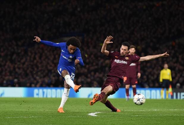Bilder des Tages - SPORT Chelsea v FC Barcelona Barca UEFA Champions League Willian of Chelsea scoring during the UEFA Champions League match at Stamford Bridge, London Content Not Available For UK Newspapers Copyright: xSimonxDaelx FIL-11388-0028