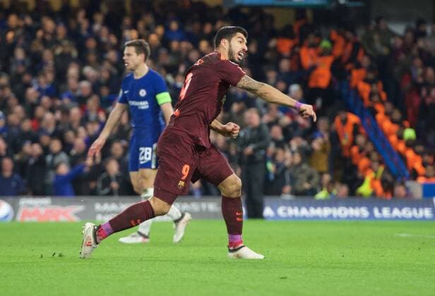 Chelsea v FC Barcelona Barca UEFA Champions League Luis Suarez of Barcelona hurtles abuse towards the fourth official during the UEFA Champions League match at Stamford Bridge, London Content Not Available For UK Newspapers Copyright: xAlanxStanfordx FIL-11389-0042