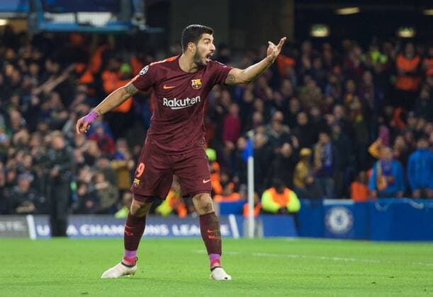 Chelsea v FC Barcelona Barca UEFA Champions League Luis Suarez of Barcelona hurtles abuse towards the fourth official during the UEFA Champions League match at Stamford Bridge, London Content Not Available For UK Newspapers Copyright: xAlanxStanfordx FIL-11389-0047