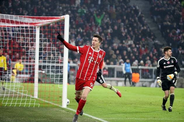 GER, UEFA CL, FC Bayern München (GER) vs Besiktas Istanbul (TR) 20.02.2018, Allianz Arena, München, GER, UEFA CL, FC Bayern München (GER) vs Besiktas Istanbul (TR) , im Bild Robert Lewandowski (München) freut sich über das Tor zum 4:0