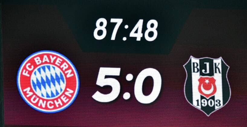 Anzeigetafel Spielstand TOR zum 5:0 durch Robert Lewandowski FC Bayern München Champions League CL Achtelfinale Hinspiel FC Bayern München FCB vs Besiktas Istanbul 20.02.2018 FC Bayern München FCB vs Besiktas Istanbul
