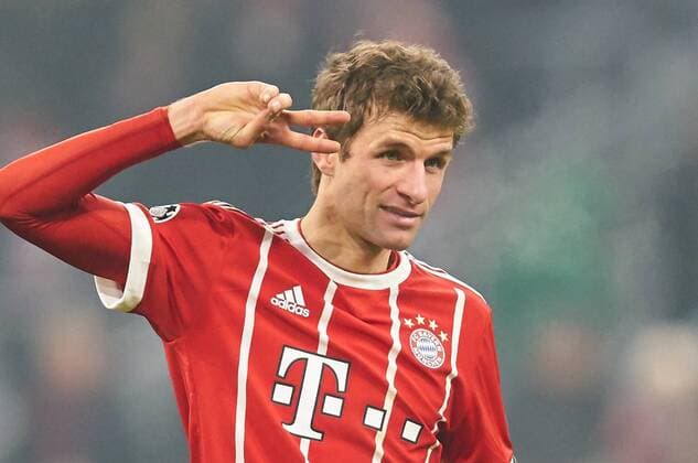 Thomas MUELLER, MÜLLER, FCB 25 Schlussjubel, Jubel, jubeln, jubelt, Freude, Emotionen, Feiern, Lachen, jubelt, freuen, reisst die Arme hoch, ballt die Faust FC BAYERN MUENCHEN - BESIKTAS ISTANBUL Achtelfinale Hinspiel, Fussball UEFA Champions League, Muenchen, 20.02.2018 CL Saison 2017 2018, FCB,