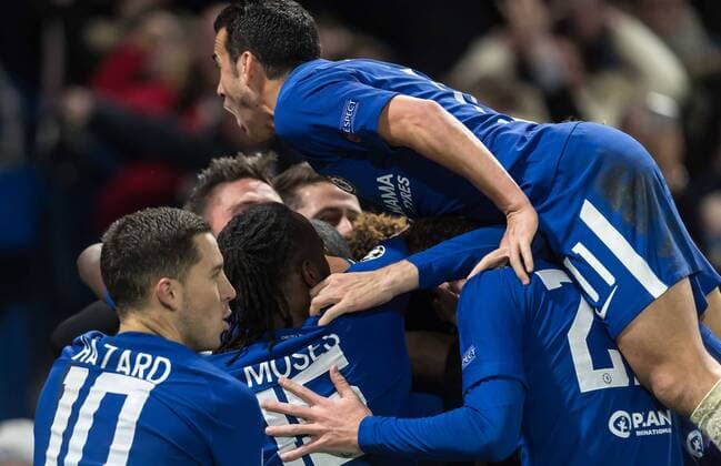 London, England 20.02.2018, UEFA Champions League - 2017 18 Season, Round of 16, First leg, Chelsea FC - FC Barcelona Barca jubel, Torjubel um Willian (FCC) nach dem treffer zum 1:0 ( DeFodi507