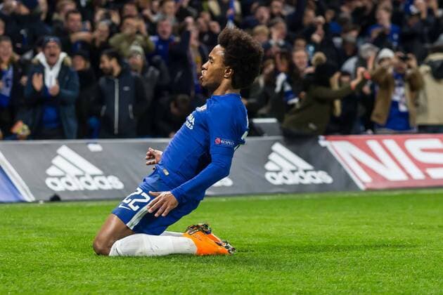 London, England 20.02.2018, UEFA Champions League - 2017 18 Season, Round of 16, First leg, Chelsea FC - FC Barcelona Barca jubelt, Torjubel Willian (FCC) nach seinem treffer zum 1:0 ( DeFodi507