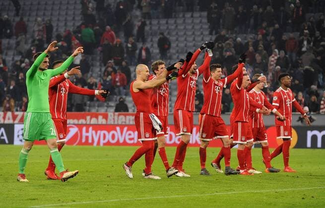 Die Mannschaft bedankt sich bei den Fans , beim CL-Spiel zwischen FC Bayern Muenchen und Besiktas Istanbul, 20.02.2018, Muenchen Copyright: xStuetzle xEibner-Pressefotox EP_wse