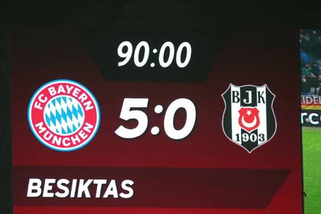 Bilder des Tages - SPORT Endstand Monitor, Anzeige, 5:0, FC Bayern Muenchen vs. Besiktas Istanbul, Fussball, Achtelfinale, Champions League, 20.02.2018 Muenchen Bayern Deutschland