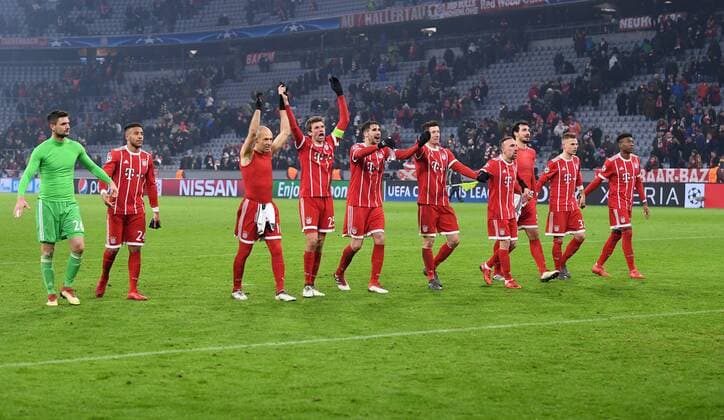 Bilder des Tages - SPORT FUSSBALL CHAMPIONS LEAGUE SAISON 2017 2018 ACHTELFINALE HINSPIEL FC Bayern Muenchen - Besiktas Istanbul 20.02.2018 Laola FC Bayern nach dem Abpfiff Muenchen