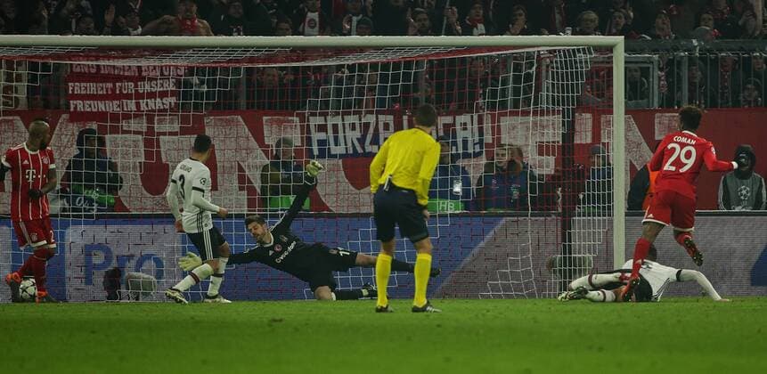Munich, Germany 20.02.2018, UEFA Champions League - 2017 18 Season, round of last sixteen, Achtelfinale, FC Bayern Muenchen - Besiktas Istanbul, Kingsley Coman (FCB) re. erzielt das 2:0 ( DeFodi527