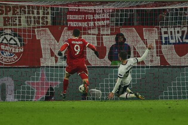 Munich, Germany 20.02.2018, UEFA Champions League - 2017 18 Season, round of last sixteen, Achtelfinale, FC Bayern Muenchen - Besiktas Istanbul, Robert Lewandowski (FCB) erzielt das 5:0 ( DeFodi527