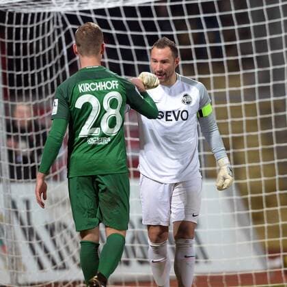 Jubel bei Daniel Endres (Torwart Kickers Offenbach) (R) und Benjamin Kirchhoff (Kickers Offenbach) -- KSV Hessen Kassel vs Kickers Offenbach, Fussball, Regionalliga Suedwest,--- 20.02.2018, Kassel Copyright: xSippel xEibner-Pressefotox EP_rsl