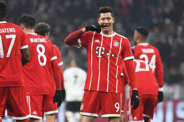 20.02.2018, xjhx, Fussball Champions League, FC Bayern Muenchen - Besiktas Istanbul, emspor, v.l. Torjubel, Goal celebration, celebrate the goal zum 5:0 durch Robert Lewandowski (FCB - FC Bayern Muenchen) mit der Mannschaft Muenchen