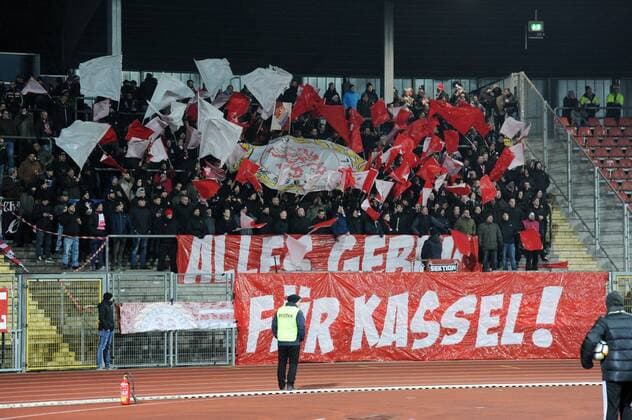 Fußball, Stadiongeschichte KSV Hessen-Kassel Zuschauer, Fans mit Banner, Alles fuer Kassel -- KSV Hessen Kassel vs Kickers Offenbach, Fussball, Regionalliga Suedwest,--- 20.02.2018, Kassel Copyright: xSippel xEibner-Pressefotox EP_rsl