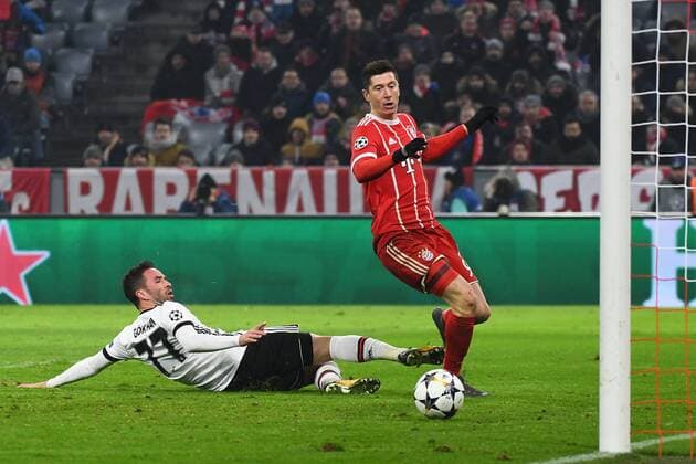 20.02.2018, xjhx, Fussball Champions League, FC Bayern Muenchen - Besiktas Istanbul, emspor, v.l. Goal scored, Tor zum 5:0 durch Robert Lewandowski (FCB - FC Bayern Muenchen) Muenchen