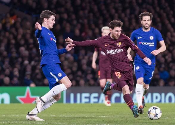 Football - 2017 2018 UEFA Champions League - Round of Sixteen, First Leg: Chelsea vs. Barcelona Lionel Messi (Barcelona) prepares to strike the equalizing goal at Stamford Bridge. COLORSPORT DANIEL BEARHAM  csp_che_bar_200218_