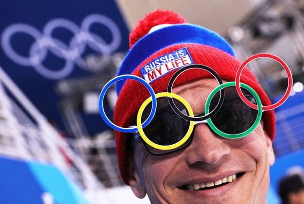 PyeongChang 2018 - Highlights der Olympischen Spiele GANGNEUNG, SOUTH KOREA â€“ FEBRUARY 21, 2018: Spectator wearing Olympic rings shaped glasses during the women s bronze medal Ice hockey Eishockey match between Finland and Olympic Athletes from Russia during the 2018 Winter Olympic Games Olympische Spiele Olympia OS at the Kwandong Hockey Centre. Sergei Bobylev TASS  TS0750BC