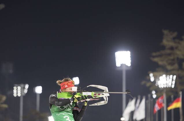 Laura DAHLMEIER(GER) Aktion stehend schiessen, Biathlon - Mixed-Staffel, Team Wettbewerb, Mannschaftswettbewerb, Biathlon - 2x6km Women + 2x7.5km Men Mixed Relay Alpensia Biathlon Centre am 20.02.2018. Olympische Winterspiele 2018, vom 09.02. - 25.02.2018 in PyeongChang Suedkorea. *** Laura DAHLMEIER GER action standing shoot biathlon mixed relay team competition team competition 2x6km women 2 x 7. 5 km biathlon men mixed relay Alpensia biathlon Centre on 20 02 2018 Winter Olympics 2018 from 09 02 25 02 2018 in PyeongChang of South Korea