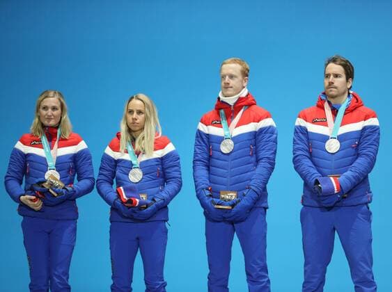 (180221) -- PYEONGCHANG, Feb. 21, 2018 -- Second-placed team Norway pose for photos during medal ceremony of 2x6km women + 2x7.5km men mixed relay of biathlon at 2018 PyeongChang Winter Olympic Games Olympische Spiele Olympia OS at Medal Plaza, PyeongChang, South Korea, Feb. 21, 2018. ) (SP)OLY-SOUTH KOREA-PYEONGCHANG-BIATHLON-MIXED RELAY-MEDAL CEREMONY LixGang 