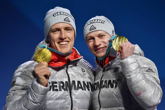 Francesco FRIEDRICH Thorsten MARGIS (GER), 1. Platz, Goldmedaillengewinner, Gold, Goldmedaille, Olympiasieger, Zweier Bob, Men s Two Man Bob, Doppelgold, Jubel, jubelt, Freude, Begeisterung, Emotion, jubeln, cheers, Siegerehrung, Victory Ceremony, PyeongChang Olympic Medals Plaza am 20.02.2018. Olympische Winterspiele 2018, vom 09.02. - 25.02.2018 in PyeongChang Suedkorea. *** Francesco FRIEDRICH Thorsten MARGIS GER 1 gold medalist gold gold medal Olympic champion of Bob two, men s two man Bob double gold celebration cheers joy enthusiasm emotion cheer cheers victory ceremony PyeongChang Olympic medals Plaza ceremony on 20 02 2018 Winter Olympics 2018 from 09 02 25 02 2018 in PyeongChang of South Korea