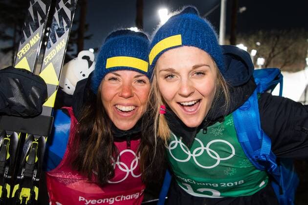 PyeongChang 2018 - Langlauf, Teamsprint Damen, Flower Ceremony 180221 Charlotte Kalla and Stina Nilsson of Sweden, Silver, celebrates after the Women s Cross Country Skiing Team Free Sprint Final during day twelve of the 2018 Winter Olympics on February 21, 2018 in Pyeongchang. Photo: Carl Sandin BILDBYRAN kod CS 57999_312 Copyright: CARLxSANDIN BB180221CS141