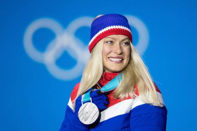 PyeongChang 2018 - Ski Alpin, Abfahrt Damen, Siegerehrung OLYMPICS - 2018 Winter Olympics PYEONGCHANG,SOUTH KOREA,21.FEB.18 - OLYMPICS,ALPINE SKIING - Olympic Winter games Winterspiele Spiele Summer games PyeongChang 2018, Medals Plaza, downhill, ladies, award ceremony. Image shows Ragnhild Mowinckel (NOR). GEPAxpictures xMaticxKlansek