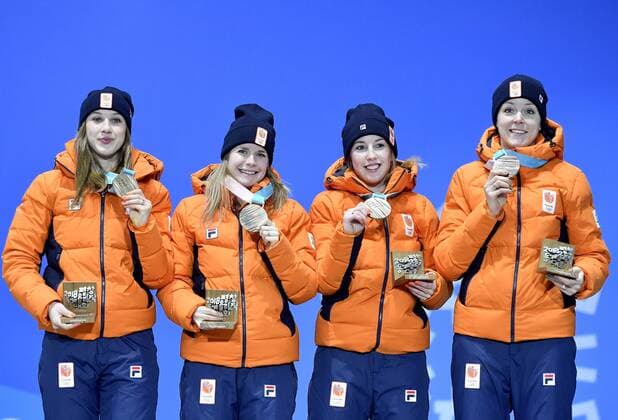 PyeongChang 2018 - Short Track,, 3000m Staffel Damen, Siegerehrung 21-02-2018 ALGEMEEN: MEDAL PLAZA: OLYMPISCHE SPELEN: Olympic Games Olympische Spiele Olympia OS PYEONGCHANG 2018 De Relay dames winnen Olympisch brons met vlnr Suzanne Schulting , Yara van Kerkhof (NED) , Lara van Ruijven en Jorien ter Mors Foto: Sander Chamid xVIxVIxImagesx xSoenarxChamidxsportfotografiexIVx 10141606