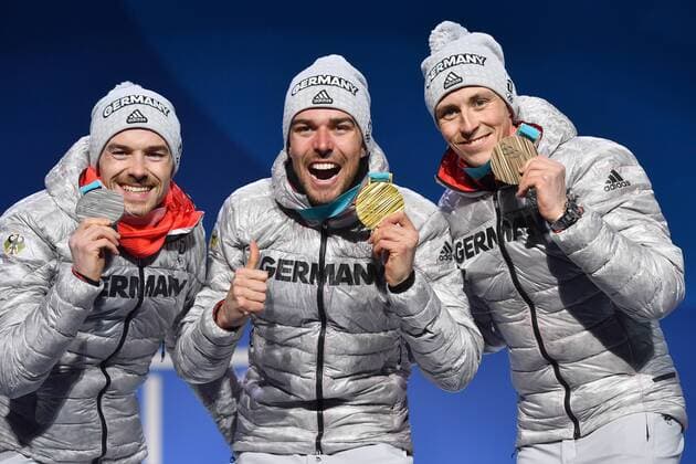v.li:Fabian RIESSLE (GER),Johannes RYDZEK (GER),Eric FRENZEL (GER),Dreifacherfolg. mit Medaillen,Medaille, Nordic Combined - Ind. Gund. LH 10km, Cross-Country Siegerehrung,Nordische Kombination. Victory Ceremony,PyeongChang Olympic Medals Plaza am 21.02.2018. Olympische Winterspiele 2018, vom 09.02. - 25.02.2018 in PyeongChang Suedkorea.