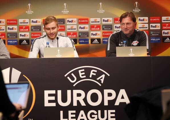 RB Leipzig - PK Euro League Leipzig, 21.02.2018, Red Bull Arena, Fussball, UEFA EURO EM Europameisterschaft Fussball League , PK am Vortag der Partie im 16el Finale, RB Leipzig vs. SSC Neapel , Im Bild v.l.: Konrad Laimer (RB Leipzig Player) und Trainer Ralph Hasenhüttl Hasenhuettl (RB Leipzig) ,
