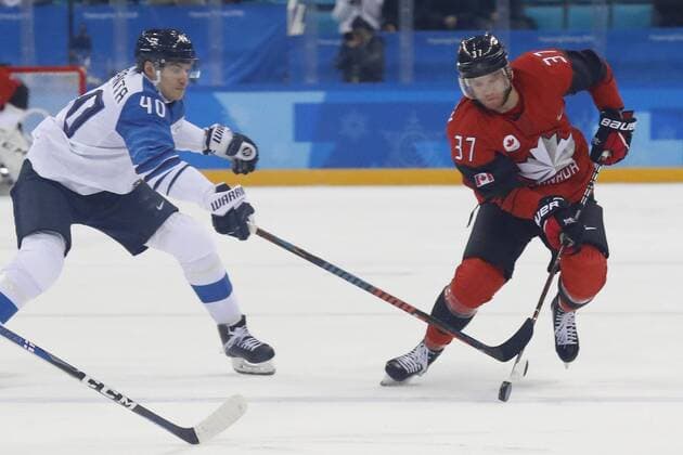 February 21, 2018 - Pyeongchang, KOREA - Canada defenseman Mat Robinson (37) and Finland forward Jarno Koskiranta (40) in the men s quarterfinal hockey game between Finland and Canada at the Pyeongchang 2018 Olympic Winter games Winterspiele Spiele Summer games at Gangneung Hockey Centre. Canada beat Finland 1-0. Olympics Pyeongchang 2018: Ice hockey Eishockey Men Team Quarterfinal-CAN-FIN - ZUMAm117 20180221_zaf_m117_244 Copyright: xDavidxG.xMcintyrex