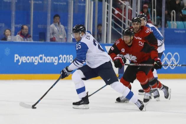 February 21, 2018 - Pyeongchang, KOREA - Finland forward Jonas Enlund (25) and Canada forward Rob Klinkhammer (12) in the men s quarterfinal hockey game between Finland and Canada at the Pyeongchang 2018 Olympic Winter games Winterspiele Spiele Summer games at Gangneung Hockey Centre. Canada beat Finland 1-0. Olympics Pyeongchang 2018: Ice hockey Eishockey Men Team Quarterfinal-CAN-FIN - ZUMAm117 20180221_zaf_m117_299 Copyright: xDavidxG.xMcintyrex