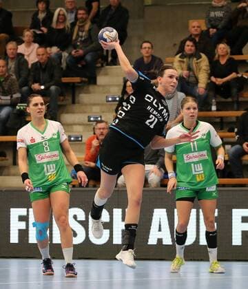 BAU 21.02.2018 Göppingen Handball Frauen Frisch Auf! Göppingen vs. SG BBM Bietigheim, v.l. Karin Weigelt (BBM), Fie Woller (BBM), Michaela Hrbkova (Göppingen)