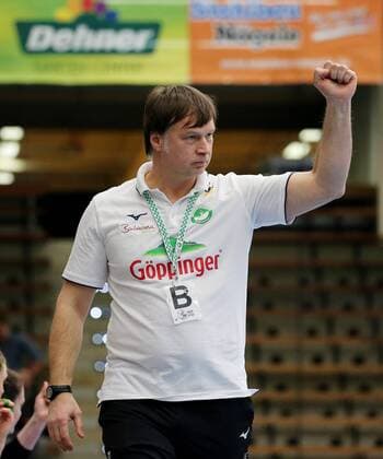 BAU 21.02.2018 Göppingen Handball Frauen Frisch Auf! Göppingen vs. SG BBM Bietigheim, Trainer Aleksandar Knezeviv (Göppingen) jubelt und ballt die Faust