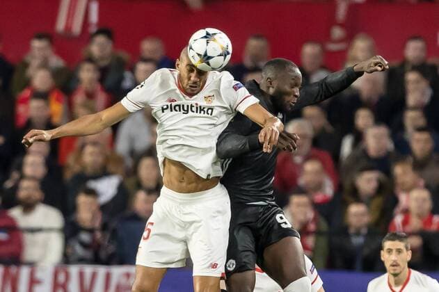 Spain, Sevilla 21.02.2018, UEFA Champions League - 2017 18 Season, Round of 16, First leg, Sevilla FC - Manchester United ManU FC, Steven N Zonzi (FCS) und Romelu Lukaku (MAN) im Zweikampf ( DeFodi507