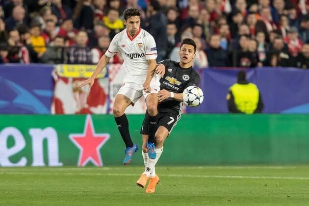 Spain, Sevilla 21.02.2018, UEFA Champions League - 2017 18 Season, Round of 16, First leg, Sevilla FC - Manchester United ManU FC, Jesus Navas (FCS) und Alexis Sanchez (MAN) im Zweikampf ( DeFodi507