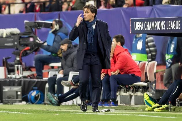 Spain, Sevilla 21.02.2018, UEFA Champions League - 2017 18 Season, Round of 16, First leg, Sevilla FC - Manchester United ManU FC, Trainer Vincenzo Montella (FCS) gestikuliert, gestik ( DeFodi507