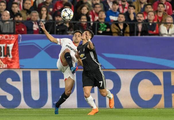 Spain, Sevilla 21.02.2018, UEFA Champions League - 2017 18 Season, Round of 16, First leg, Sevilla FC - Manchester United ManU FC, Jesus Navas (FCS) und Alexis Sanchez (MAN) im Zweikampf ( DeFodi507