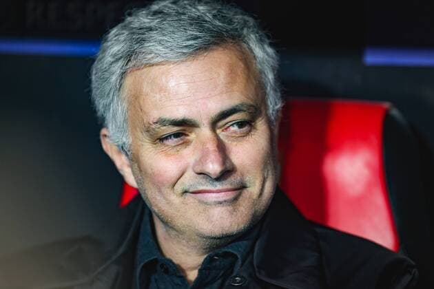 Bilder des Tages - SPORT 21st February 2018, Ramon Sanchez Pizjuan, Seville, Spain; UEFA Champions League football, round of 16, 1st leg, Sevilla versus Manchester United ManU Jose Mourinho from Manchester United with a wry smile at the start of the match  ActionPlus11991019