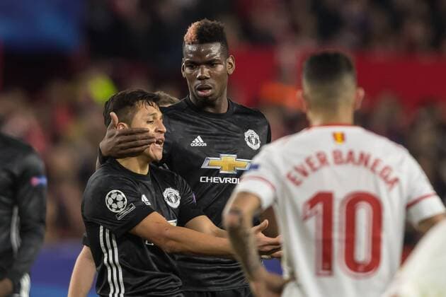 Spain, Sevilla 21.02.2018, UEFA Champions League - 2017 18 Season, Round of 16, First leg, Sevilla FC - Manchester United ManU FC, Alexis Sanchez (MAN) Paul Pogba (MAN) diskussion ( DeFodi507