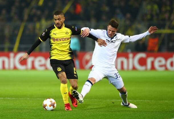Donnerstag 15.02.2018, Saison 2017 2018, Euro League Sechzehntelfinale Hinspiel im Dortmunder Signal Iduna Park, BVB 09 Borussia Dortmund - Atalanta Bergamo, Jeremy Toljan (BVB) gegen Hans Hateboer (ATA), v.l.