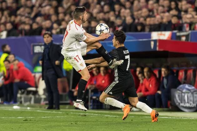 Spain, Sevilla 21.02.2018, UEFA Champions League - 2017 18 Season, Round of 16, First leg, Sevilla FC - Manchester United ManU FC, Pablo Sarabia (FCS) und Alexis Sanchez (MAN) im Zweikampf ( DeFodi507